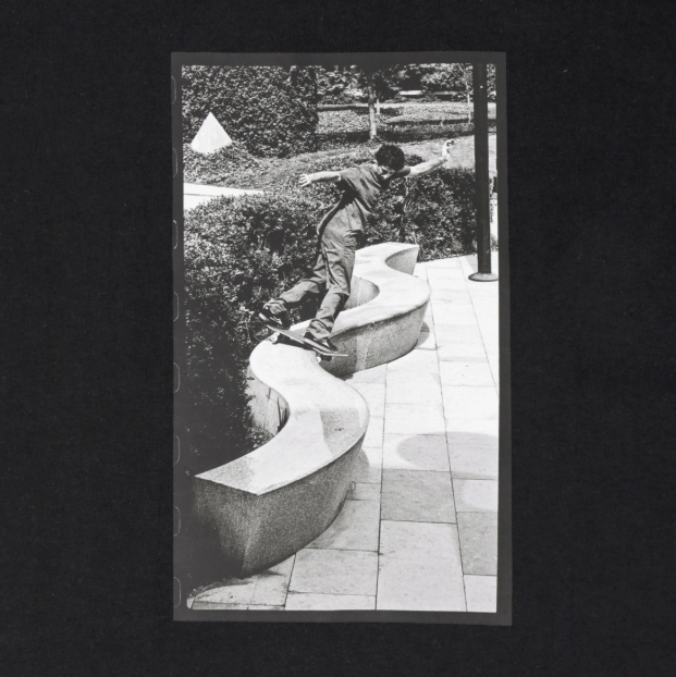 GIRL_TEE_LEO_SHARP_MIKE_CARROLL_PHOTO_BLK.png